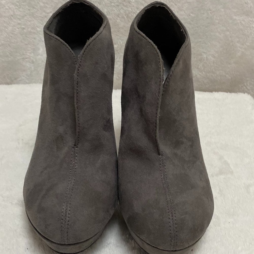 Audrey Brooke Split Top Gray Suede Boot Size: 5.5